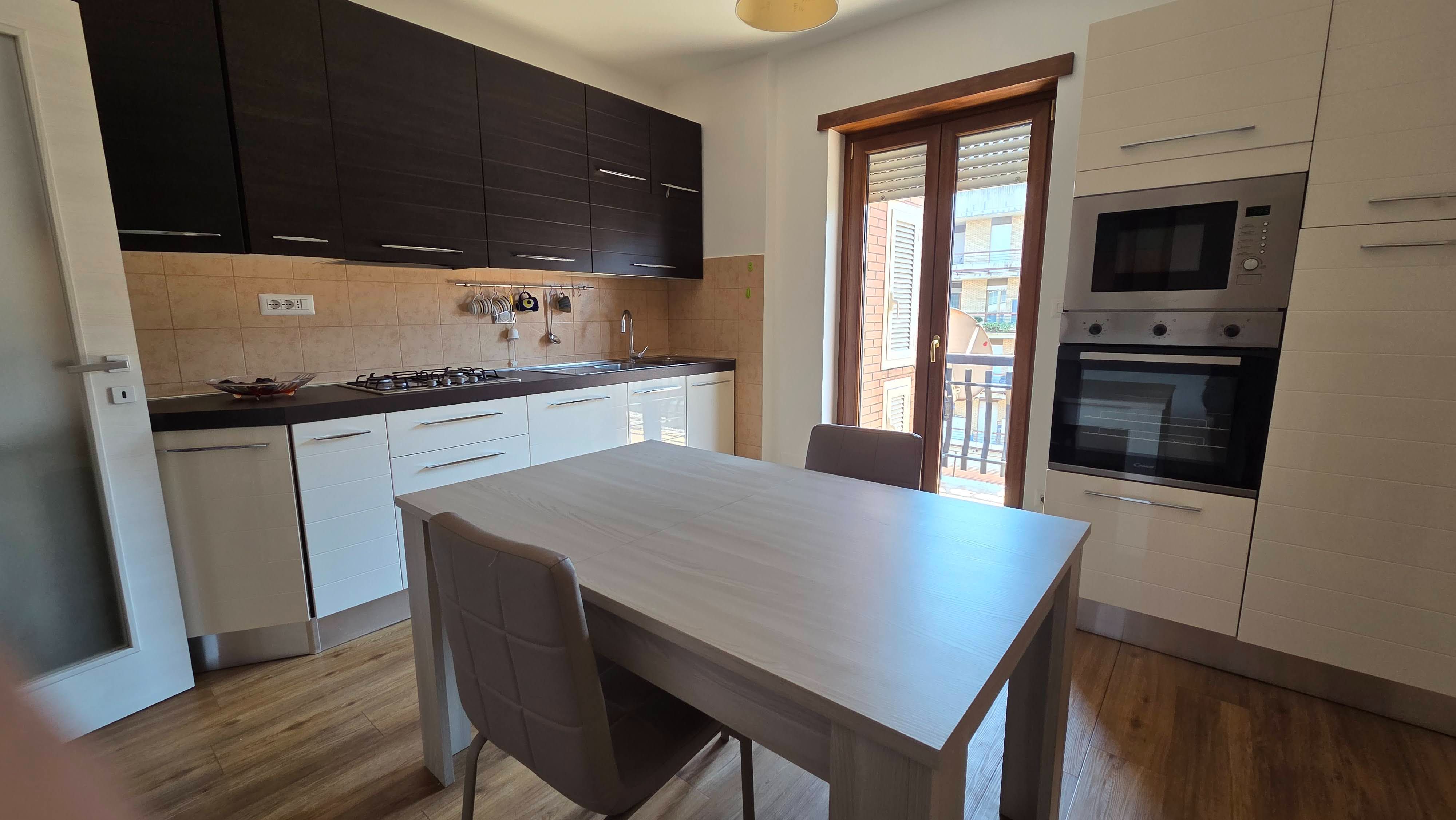 Trilocale in Via Sirio Corbari, Roma