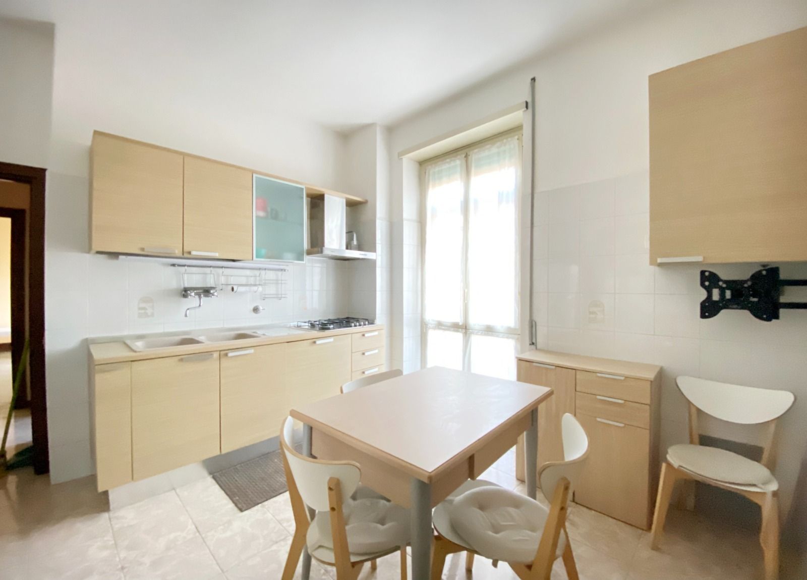 4+ room apartment in Via dei Limoni, Roma