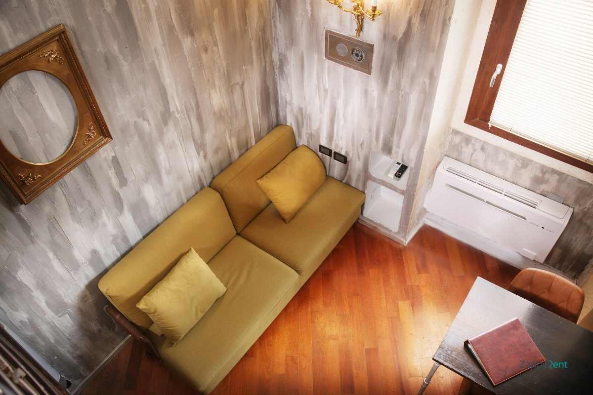 Bilocale in Via Solferino, Milano