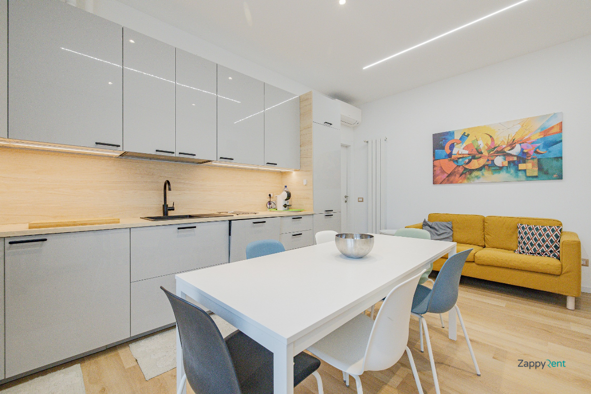 4+ room apartment in Via Crema, Milano