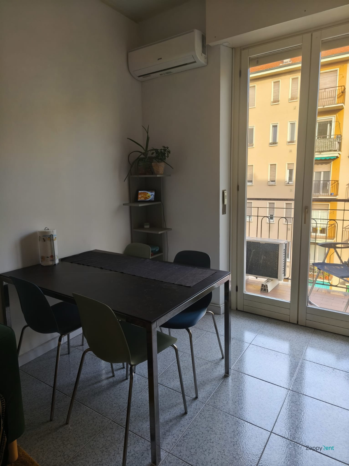 Bilocale in Via Santa Monica, Milano