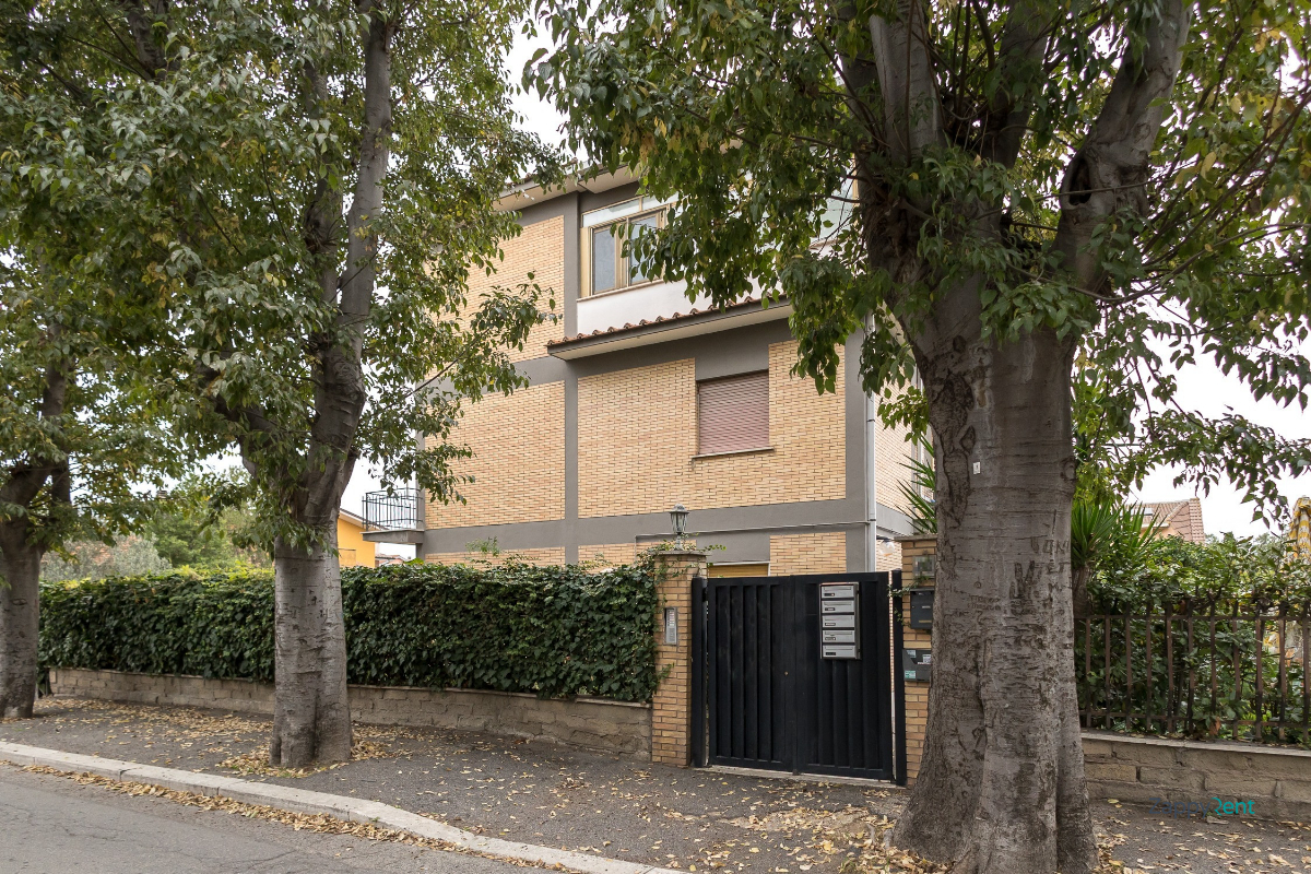 3 room apartment in Via della Salvia, Roma