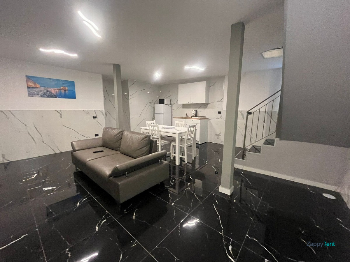 3 room apartment in Via San Attanasio, Napoli