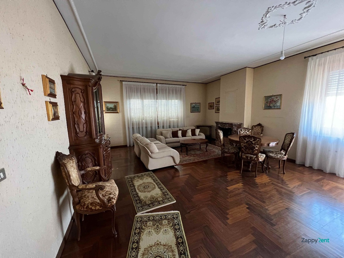 4+ room apartment in Via G. Porporato, Piscina