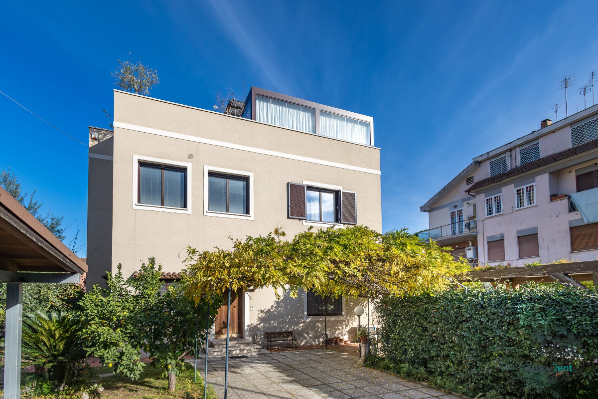 4+ room apartment in Via Siderno, Roma