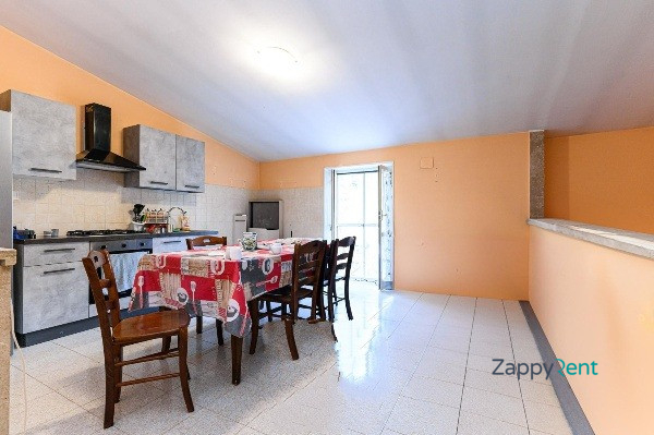 Trilocale in Via Romentino, Monte dell'Ara-Valle Santa