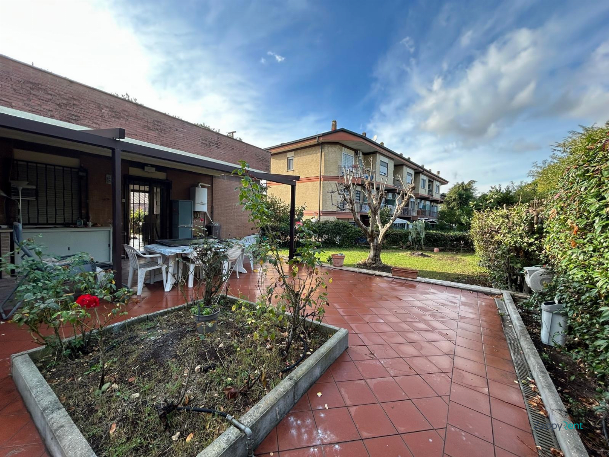 2 room apartment in Via Rombiolo, Roma