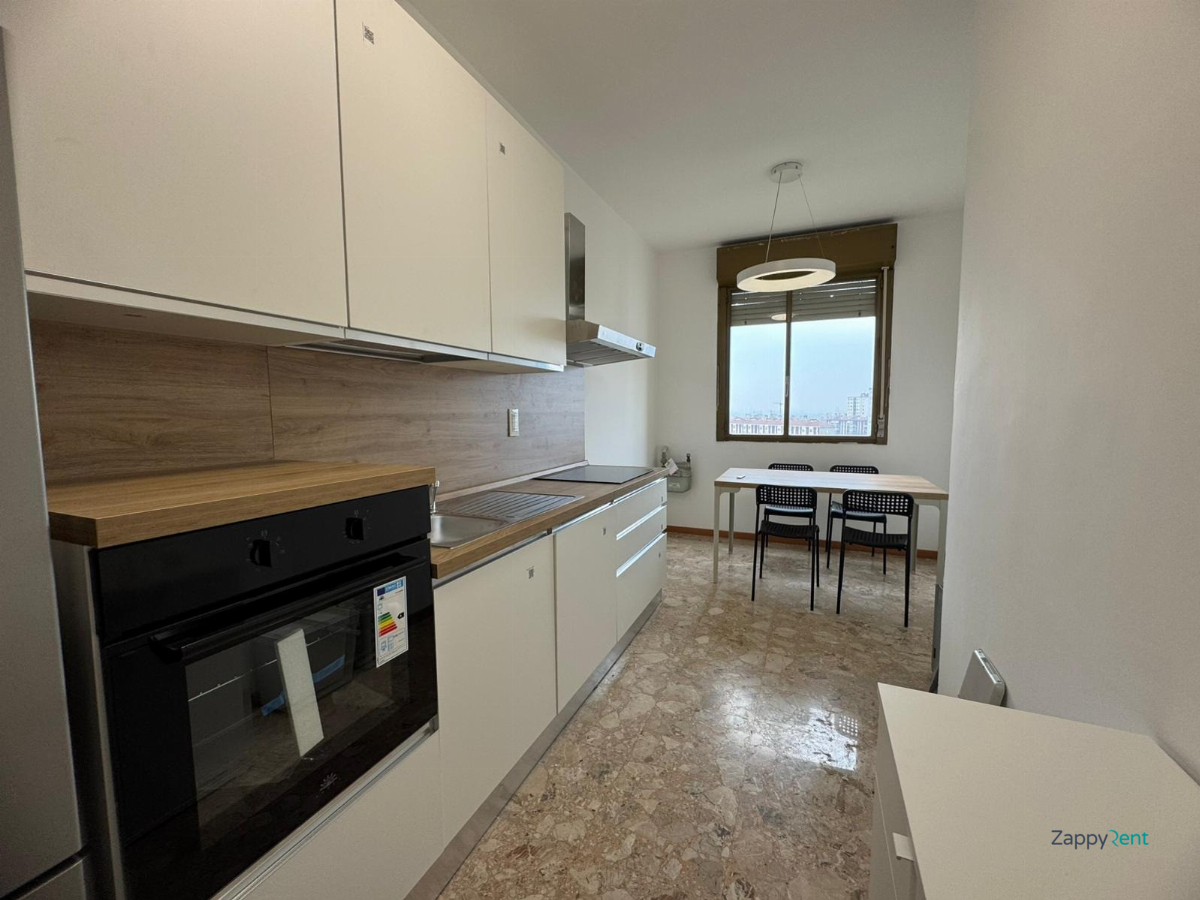 4+ room apartment in Via Giacomo Quarenghi, Milano